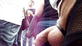سبزه Busty یک dildo  ...