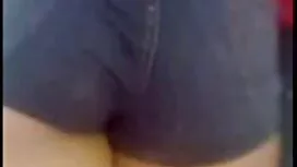 شخص یک بلوند جوان و  ...